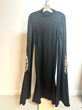 Elegant Black Extra Long-Sleeve Evening Dress with Embroidered Cuffs